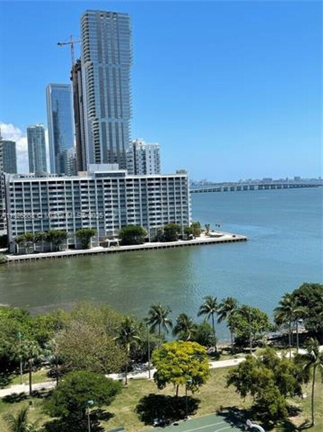 Building Photo - 1900 N Bayshore Dr
