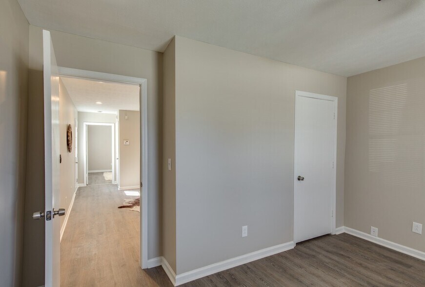 Building Photo - 1417 22nd Ave N