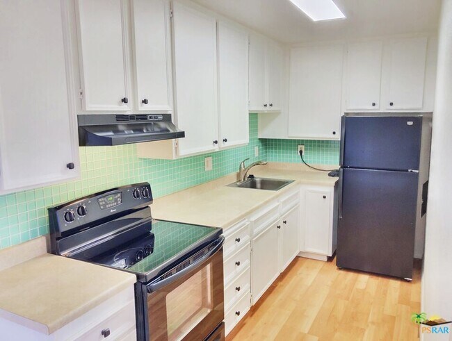 Building Photo - 675 Los Felices Cir N