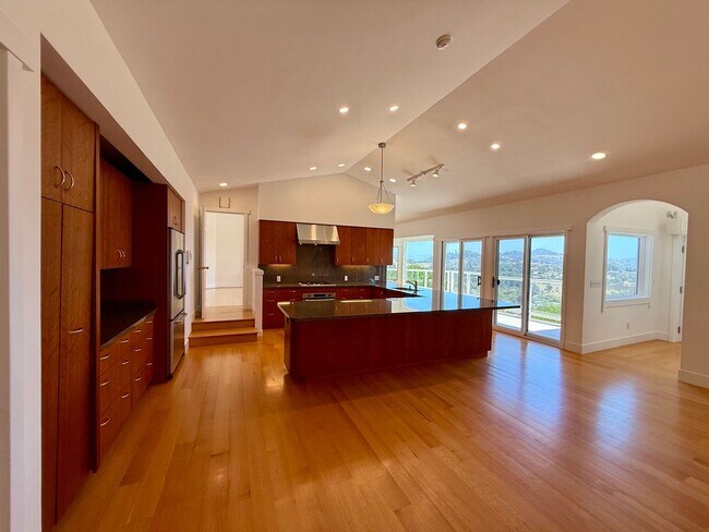Building Photo - PANORAMIC BAY VIEW ESTATE IN PRESTIGIOUS TIBURON