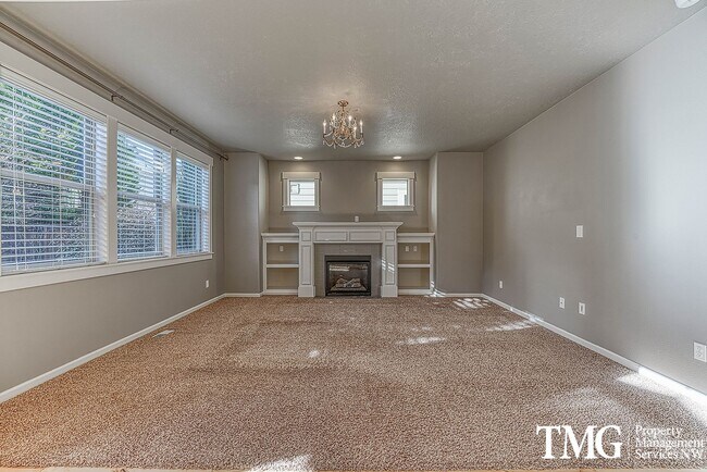 Building Photo - Stylish Beaverton Home with Built-ins, Open Layout & Private Backyard