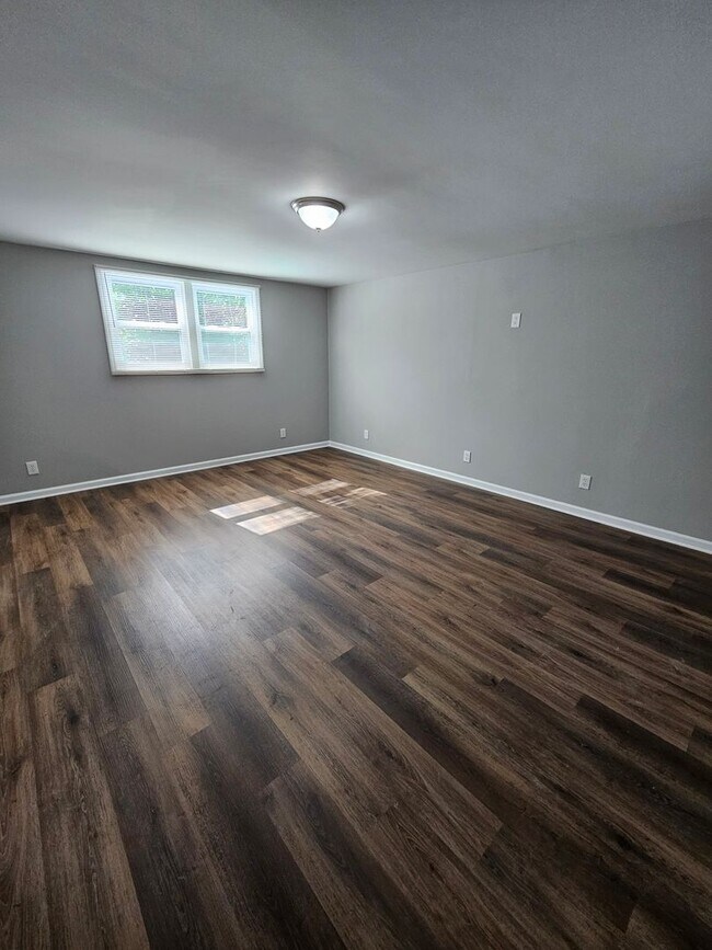 Building Photo - Fully Renovated Hanahan Home!