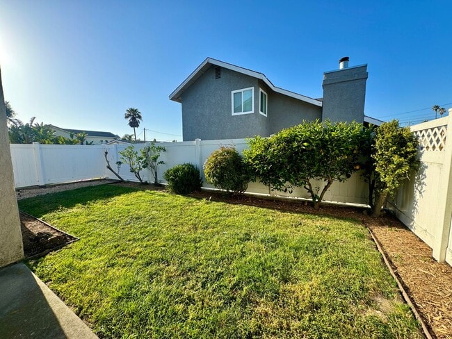 Building Photo - 3-Bedroom House, 2-Car Garage, Fenced Yard...