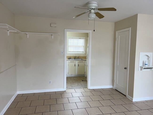 Building Photo - 1807 Poage Ave