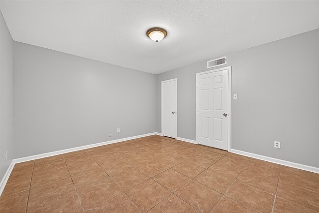 Building Photo - 7703 Moonmist Dr