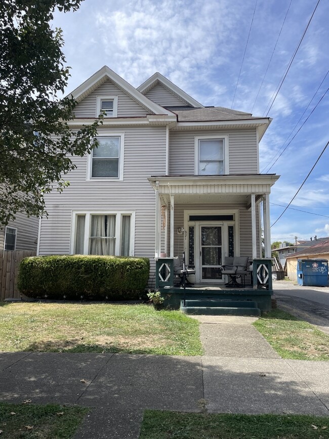 Building Photo - 921 10th St