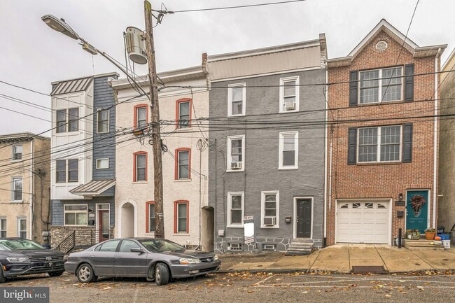 Building Photo - 4658 Mansion St