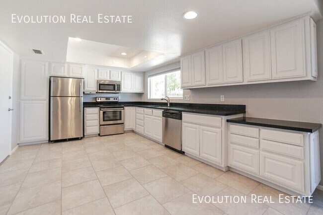 Building Photo - 2521 S Kachina Cir