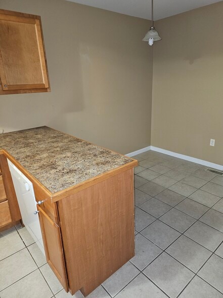 Building Photo - 404 S Keyser Ave