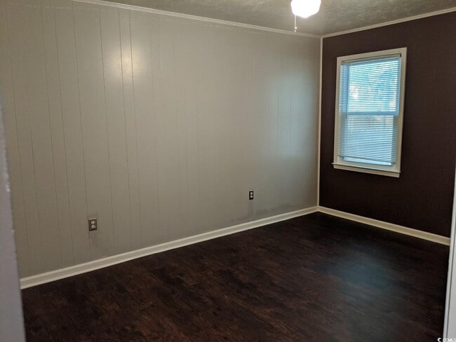 Building Photo - 4435 Lakeside Dr