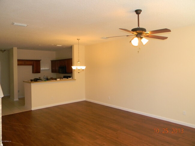 Building Photo - 2370 Sunset Bluff Dr