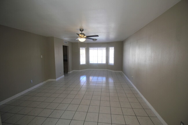 Building Photo - Gorgeous 3Bed/2.5Bath/Pool/Spa, 2-Story Home located in the NW part of the valley