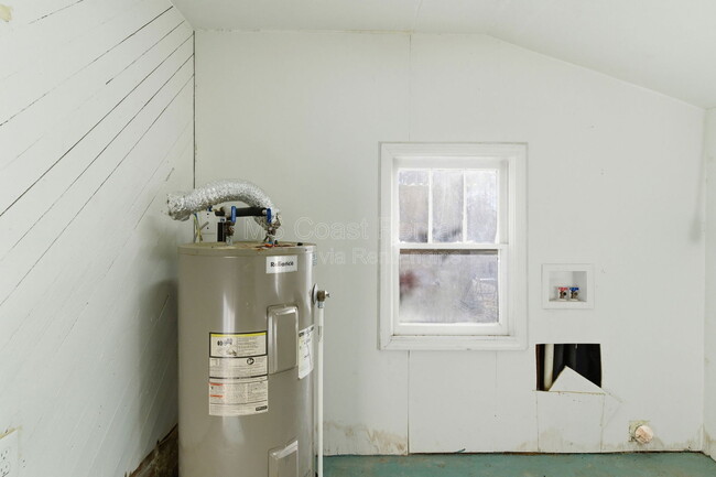 Building Photo - 20 Martha Ave