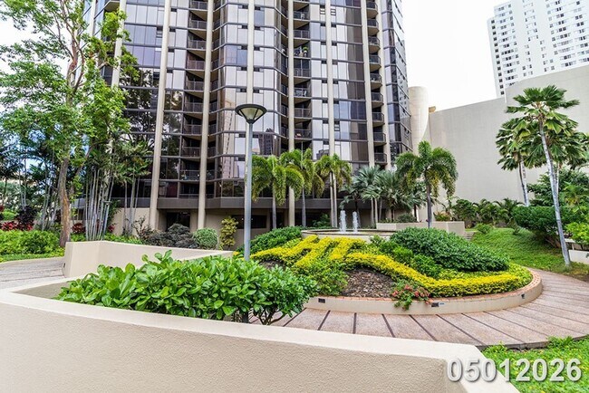 Building Photo - Luxury 1-Bedroom Condo with Stunning Mountain Views