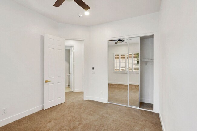 Building Photo - 5 Bedroom Pool Home Located In Summerlin G...