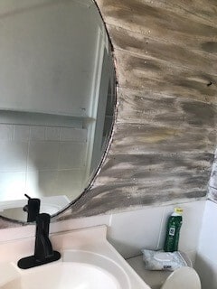 Building Photo - 7654 Greendowns St