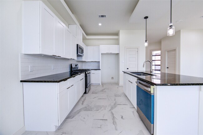 Building Photo - 2919 El Fenice Ln