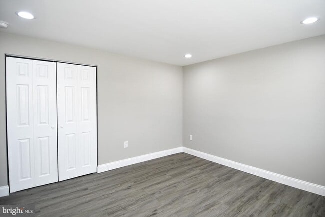 Building Photo - 2101 Norlinda Ave