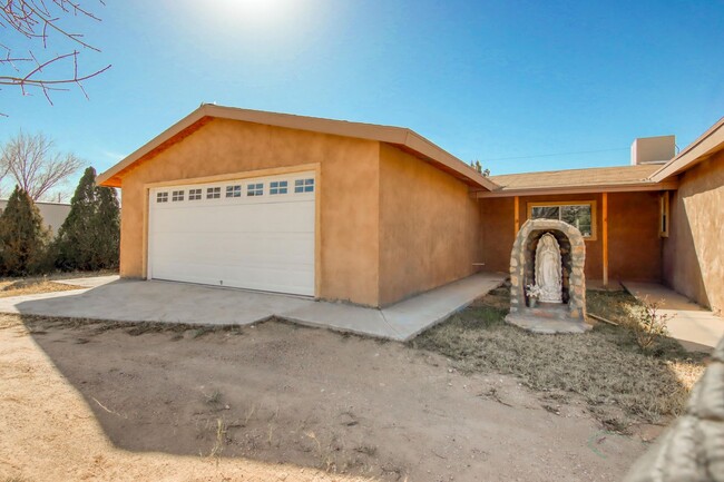 Building Photo - Beautiful East side HOME in Clin. Tx