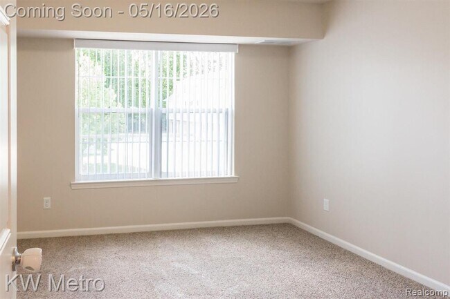 Building Photo - 49144 W Woods Dr