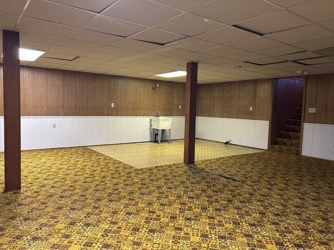 Building Photo - Large Brick Ranch with Finished Basement a...