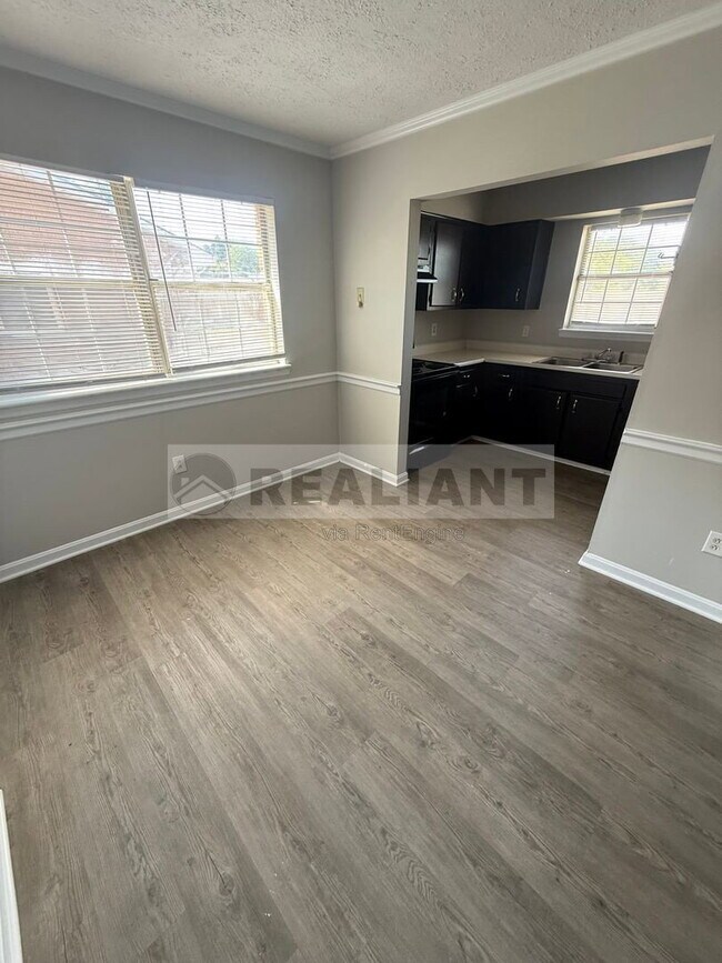 Building Photo - 3688 Crosby Dr