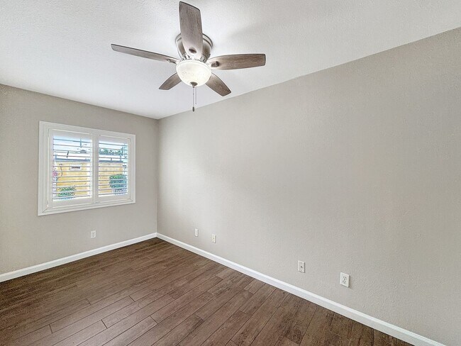 Building Photo - Charming 2BD/1BA Detached Condo in Univers...