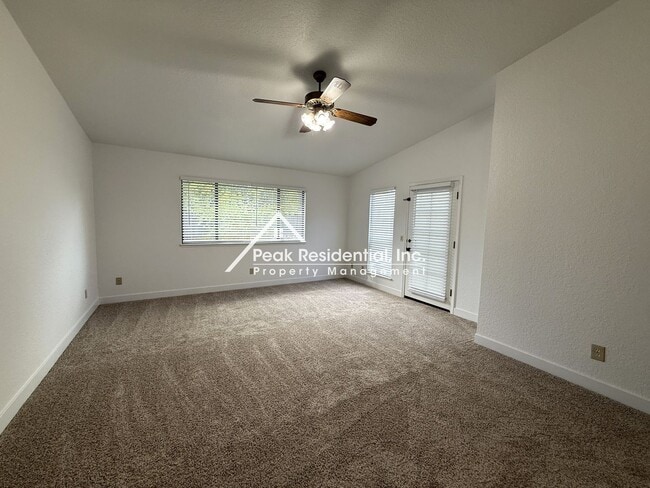 Building Photo - Wonderful Orangevale 4bd/2ba Home with 2 Car Garage!