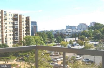 Building Photo - 8380 Greensboro Dr