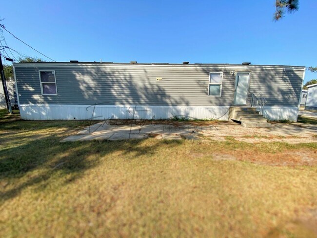Building Photo - 2 Bedroom Mobile Home For Rent in Sulphur