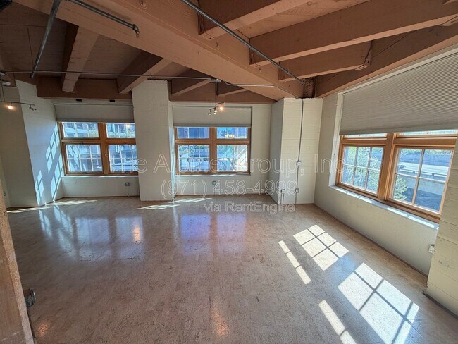 Building Photo - 1420 NW Lovejoy St