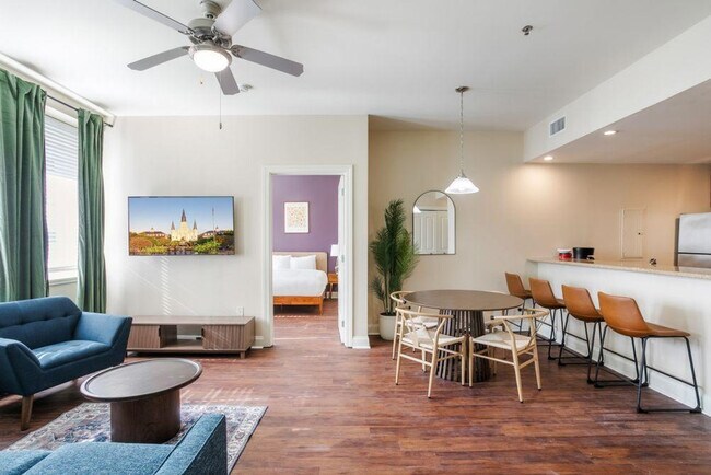 Building Photo - 925 Common St