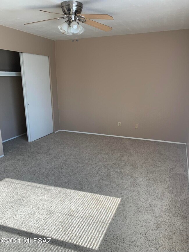 Building Photo - 2602 S Black Moon Dr