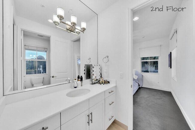 Building Photo - 23008 Clear Echo Dr