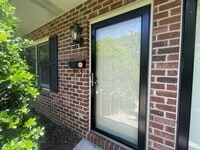 Building Photo - Private 2BD/1.5BA Townhouse in Prime NW Hickory Location | Available 6/1/2026
