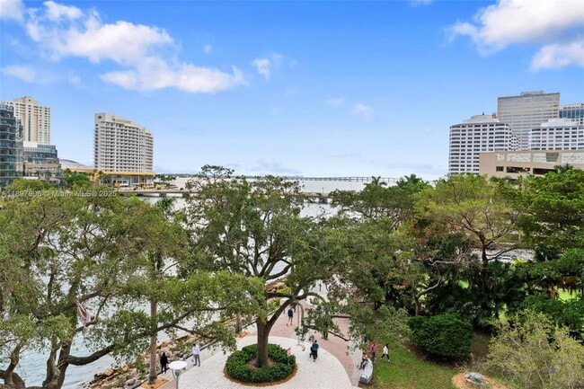 Building Photo - 495 Brickell Ave