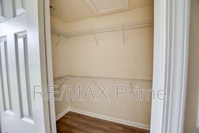 Building Photo - 3900 Raintree Ct