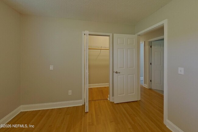 Building Photo - 554 Peregrine Ct