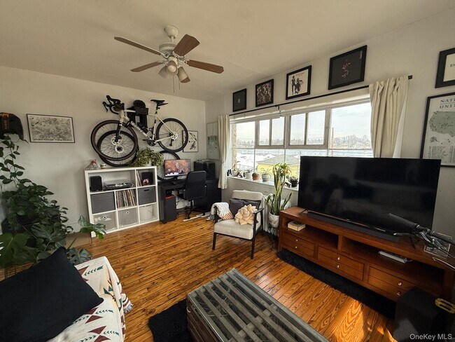 Building Photo - 293 W Shore Rd