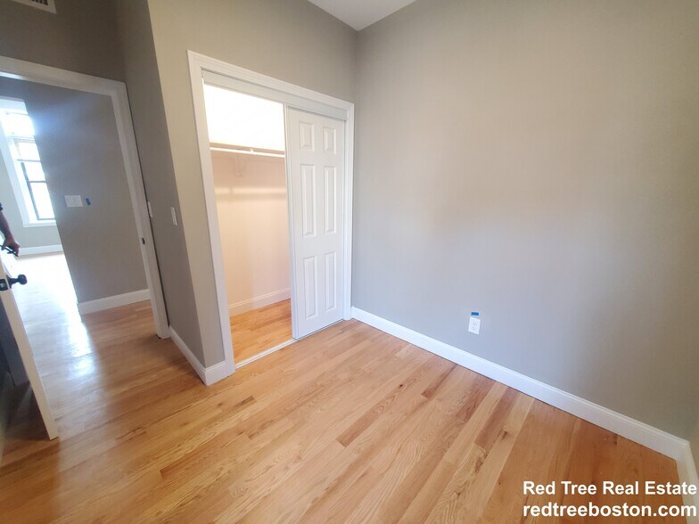 Building Photo - 1914 Beacon St