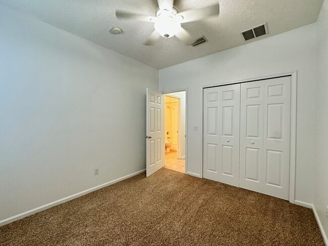 Building Photo - Beautiful 4/3, Amenities Galore! Located i...