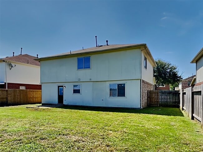 Building Photo - 16410 Tudor Point Ct