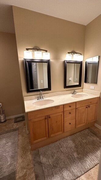 Building Photo - 3421 Pointe Creek Ct