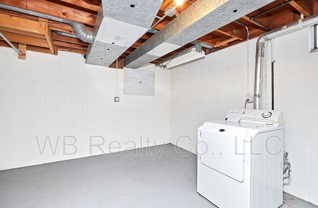 Building Photo - 601 34th St