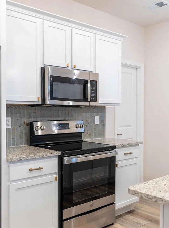 Building Photo - Don't miss out on this beautiful home!