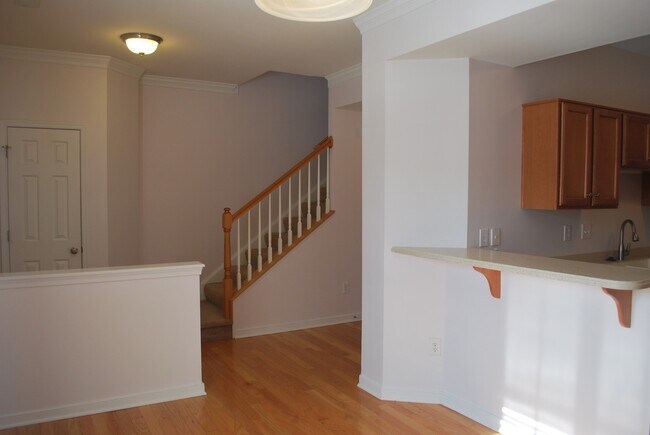 Building Photo - -- AVAILABLE SOON!  SPACIOUS 3 BED 2.5 BAT...