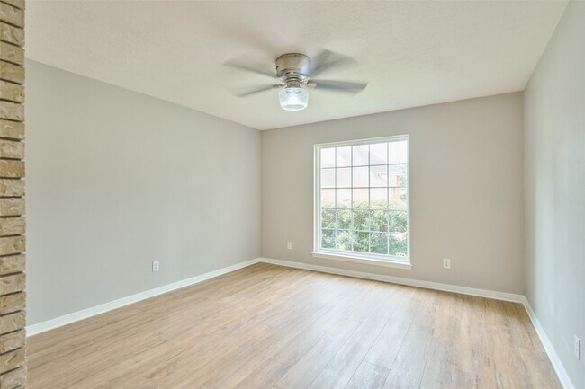 Building Photo - 15854 Knolls Lodge Dr