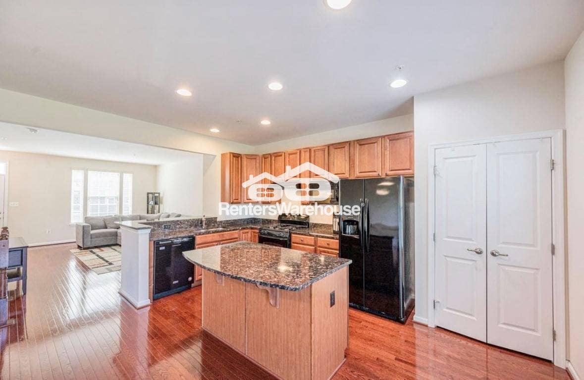 Building Photo - 9414 Paragon Ct