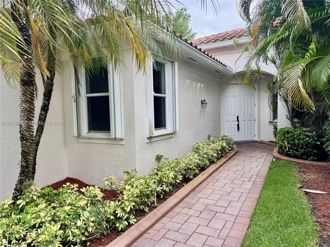 Building Photo - 2525 Bay Pointe Ct
