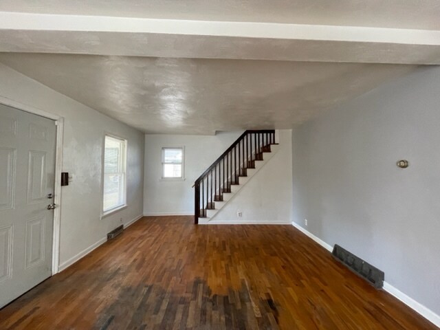 Building Photo - 1343 E Bowman St